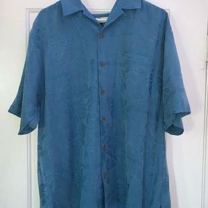 TOMMY BAHAMA BLUE BUTTON DOWN MEDUIM